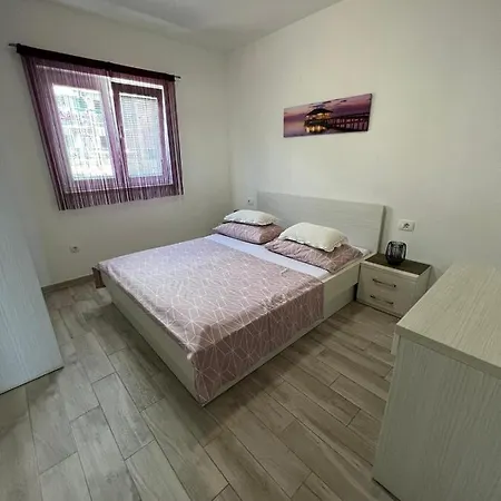 Apartments Villa Nova With Pool Makarska Exterior photo
