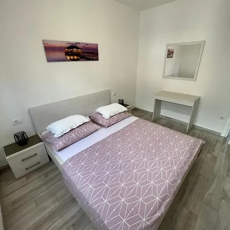 Apartments Villa Nova With Pool Makarska Exterior photo