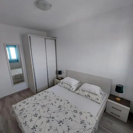 Apartments Villa Nova With Pool Makarska Exterior photo