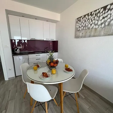 Apartments Villa Nova With Pool Makarska Exterior photo