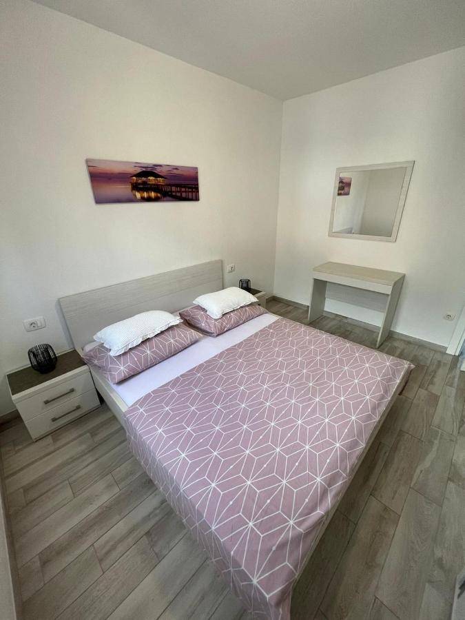 Apartment Nova With Pool Makarska