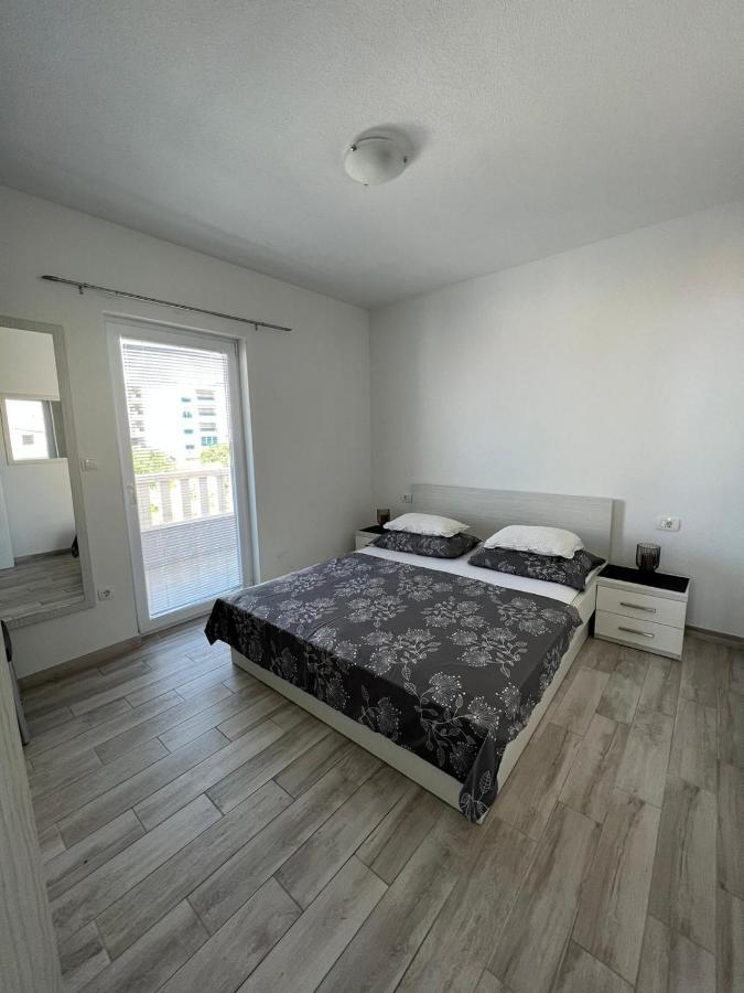 Apartment Nova With Pool
