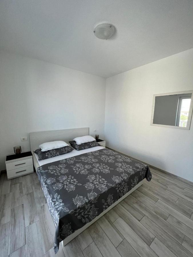 Nova With Pool Apartma