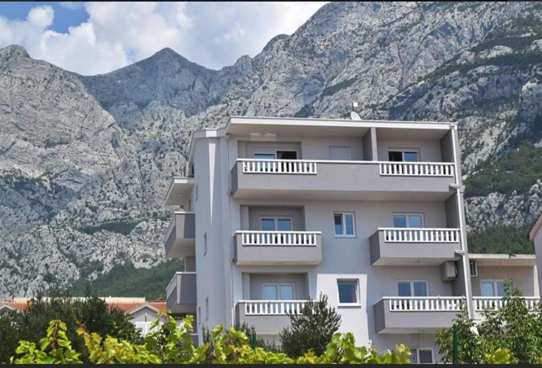Nova With Pool * Makarska